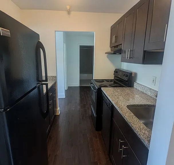 720 Monmouth St — Photo 8