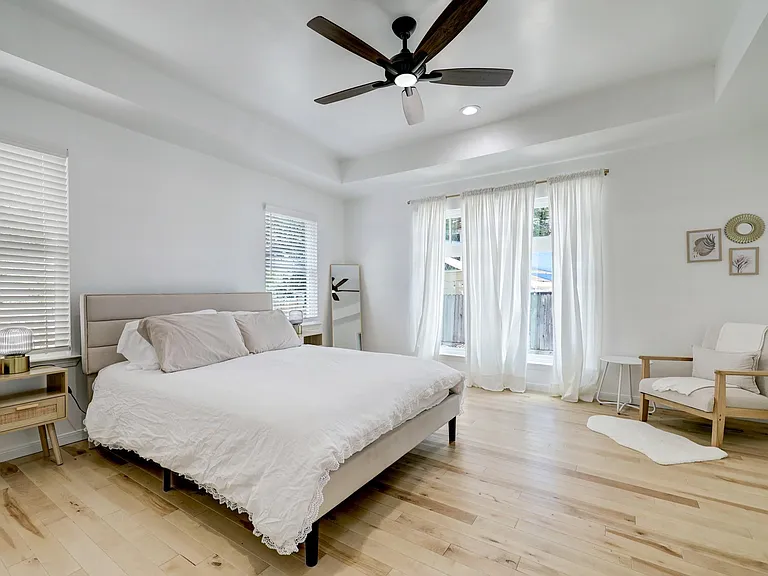 4801 Avenue H — Photo 18