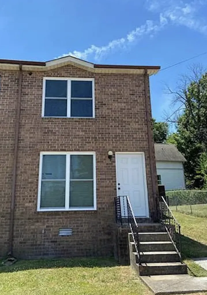 2 bed, 1.5 bath, 1050 sqft, $2,000 — Photo 2
