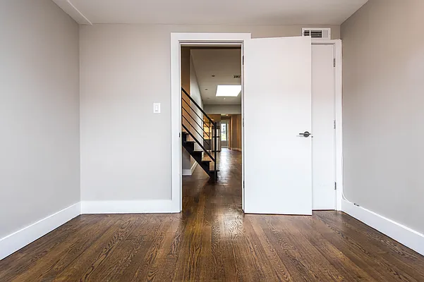 Rented by Nooklyn NYC LLC | media 38