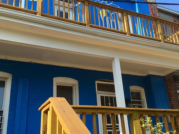 Rowhouse with back deck and back balcony