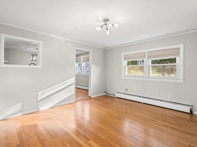 17 Scott Ave — Photo 9