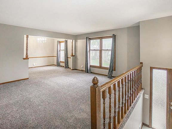 3rd image of 1504 S 141st Avenue Cir