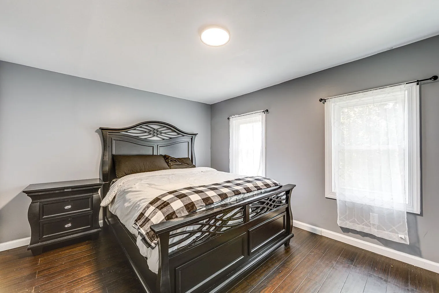 3 bed, 2.0 bath, 2195 sqft, $3,935 — Photo 4