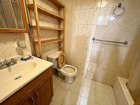 5th image of 1104 34th Ave APT 1