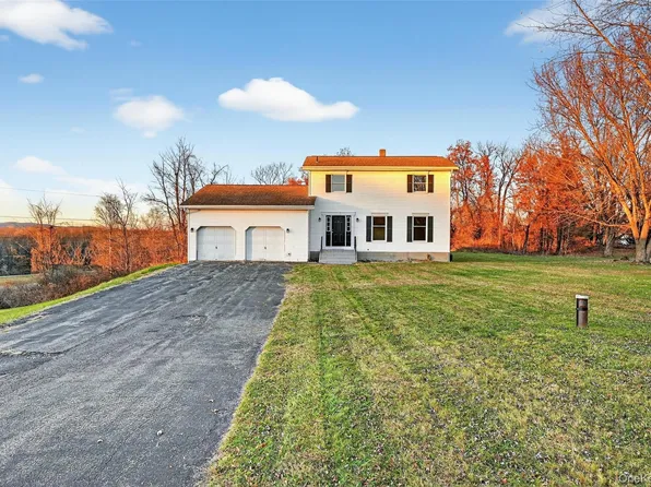 14 Country Meadows Road, New Paltz, NY 12561