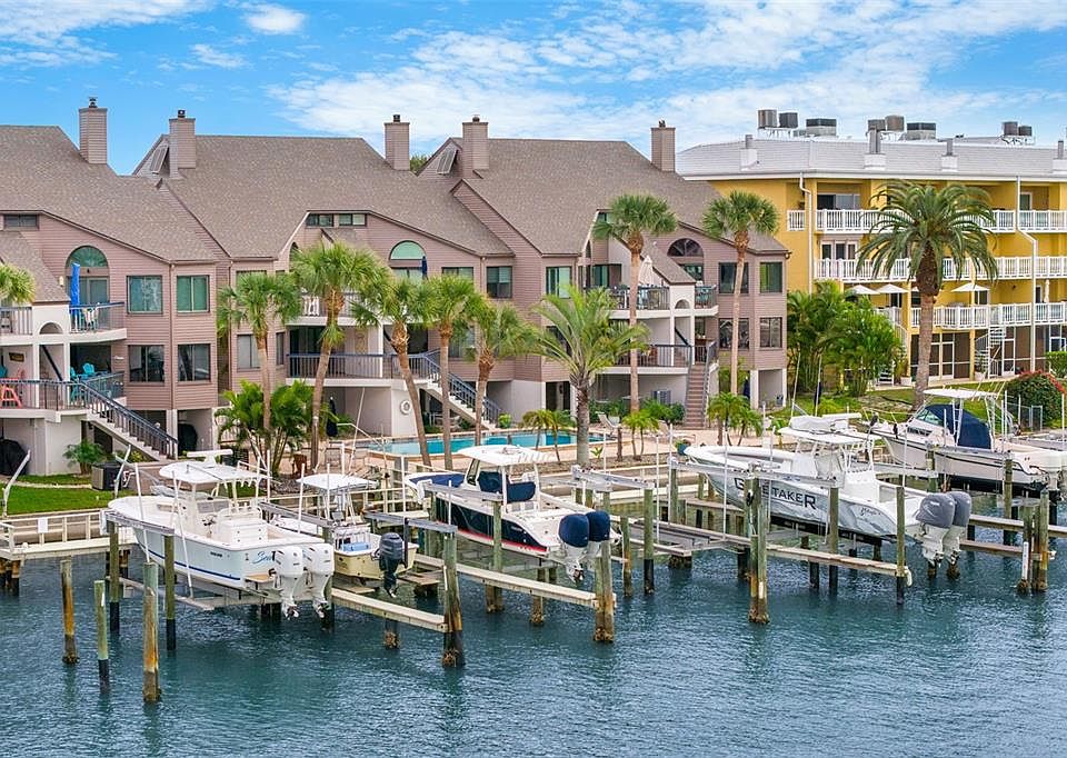 【SALE】ESCOLTA 田代万里生&吉武大地＆結城安浩 2P #7732 Apartments for Rent in Costa Linda, Doral | Realtor.com®