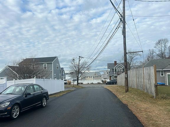 4th image of 17 Beach Rd