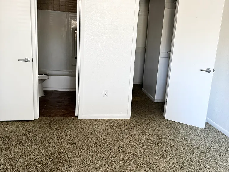 703 Oaks Manor Ct #5-2 — Photo 12
