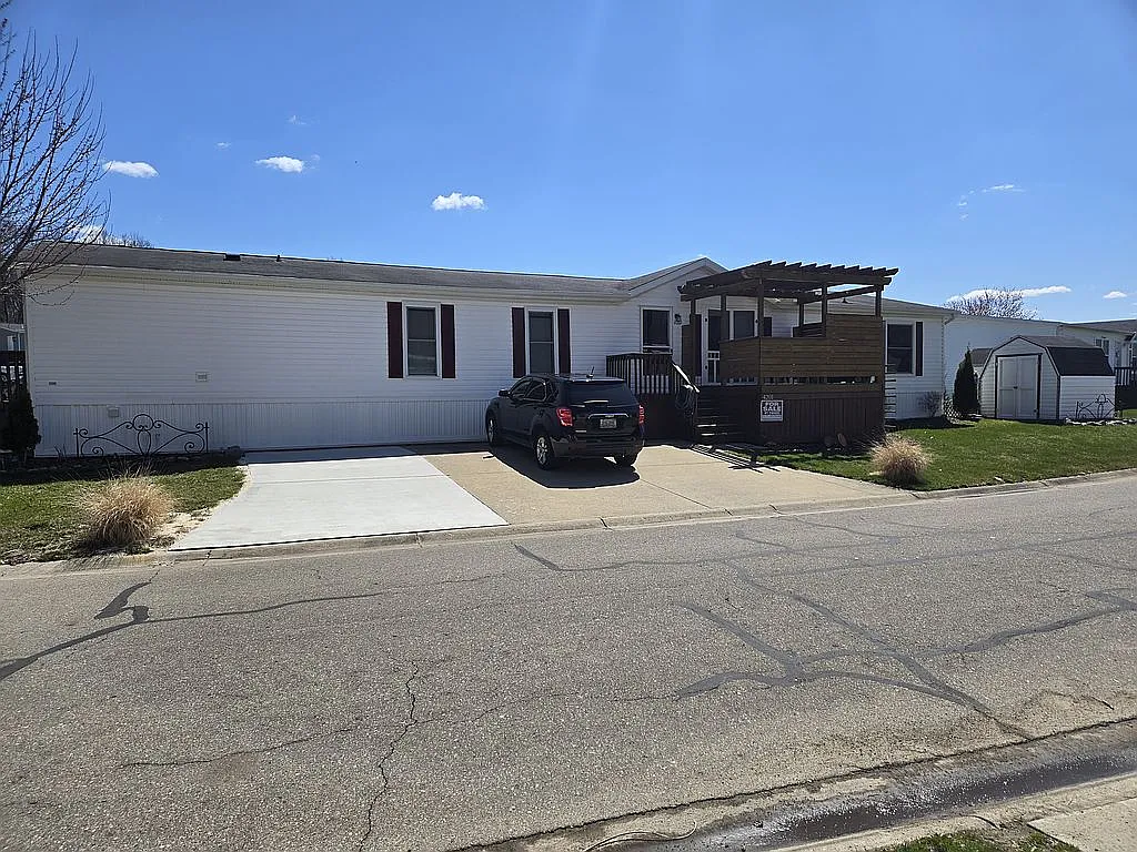 4201 Laurel photo 1