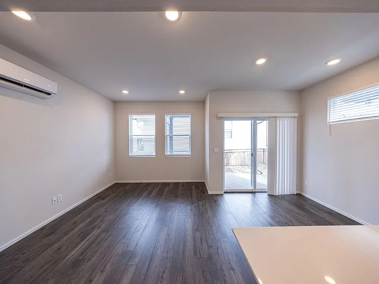 6313 NE 61st Ave — Photo 6