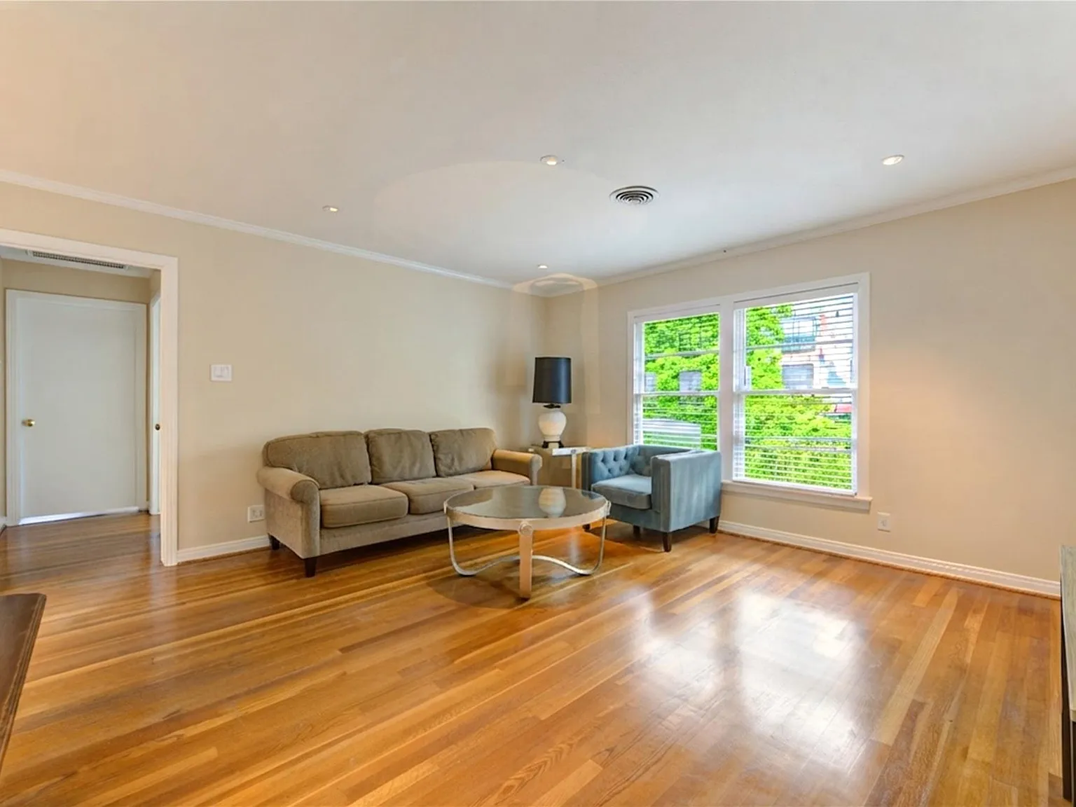 2 bed, 2.0 bath, 1006 sqft, $1,975 — Photo 3