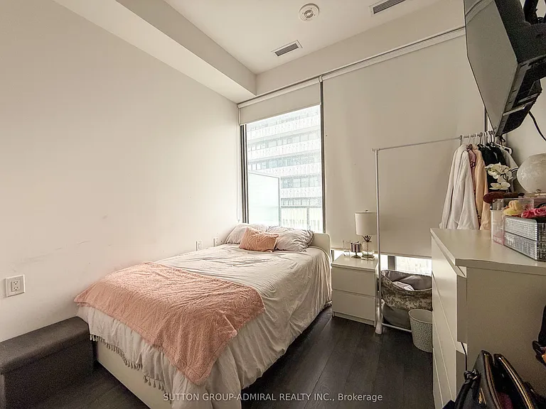 50 Charles St E #3009 — Photo 7