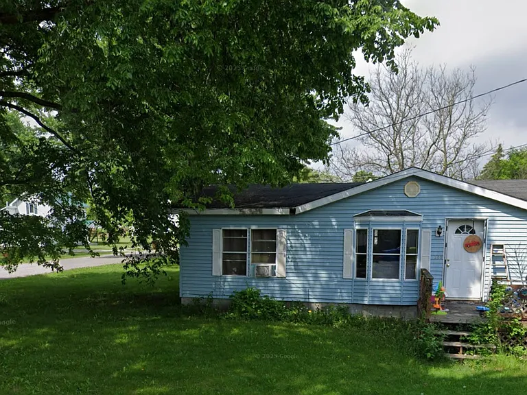 205 N Catherine St — Photo 2