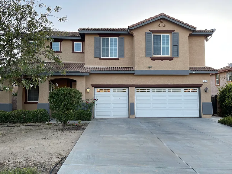 9393 Newbridge Dr — Photo 1