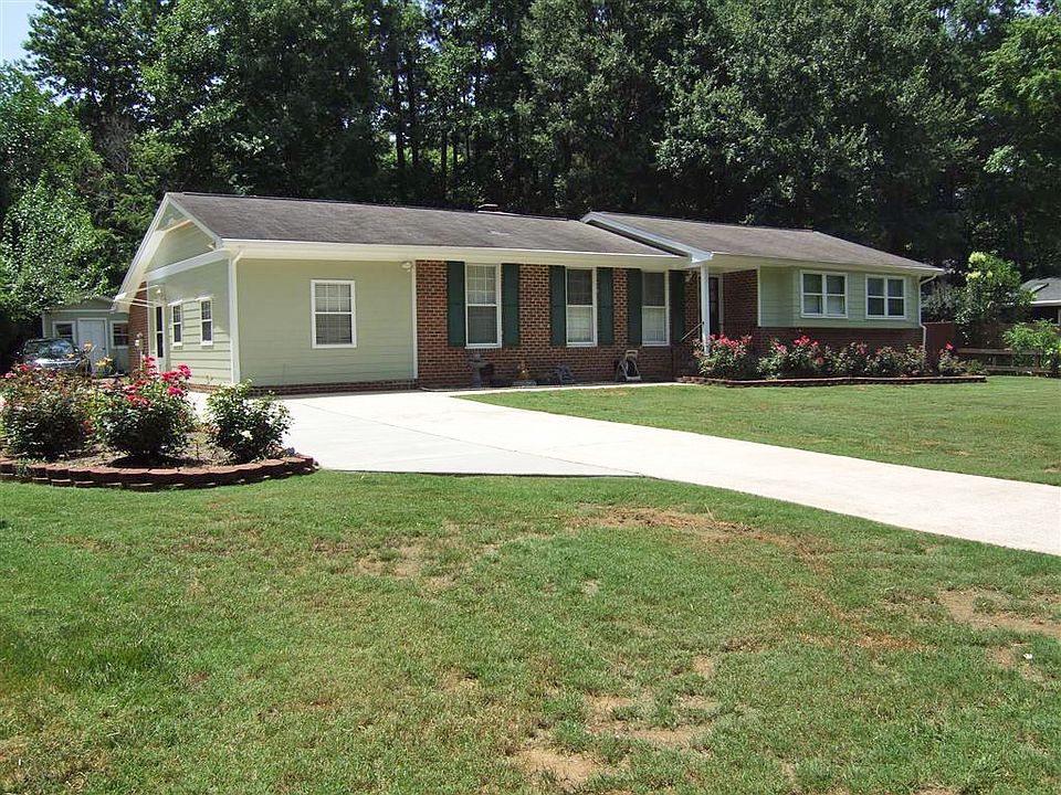 408 Hudson Ct - Cary