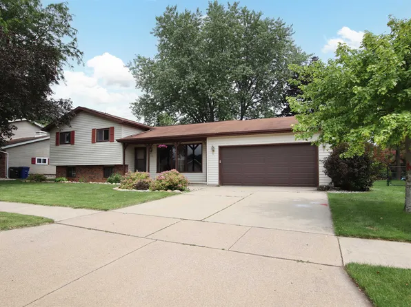 1650 Chatham Dr, Oshkosh, WI 54904