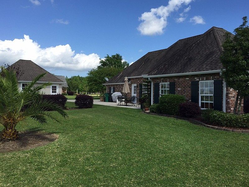 2nd image of 126 Chateau Dr
