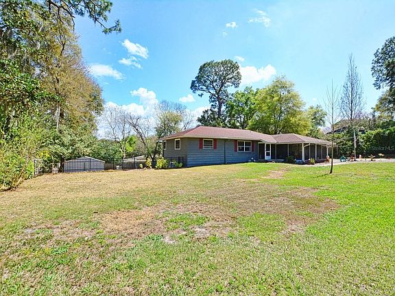 3rd image of 1516 Crestview Dr