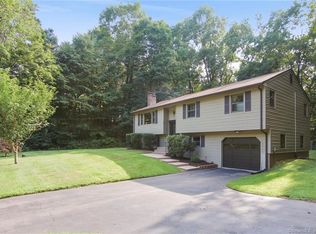 22 Garnet Rd, Manchester, CT 06040