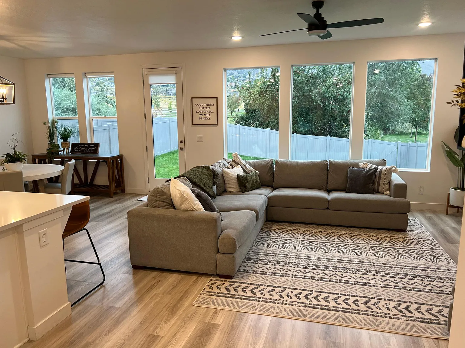 4 bed, 3.5 bath, 2751 sqft, $4,950 — Photo 4