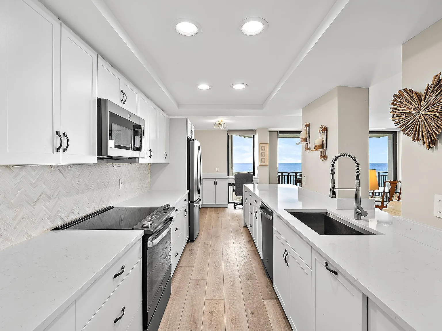 5460 N Ocean Dr — Photo 4