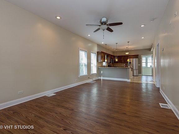 3rd image of 1028 N Karlov Ave