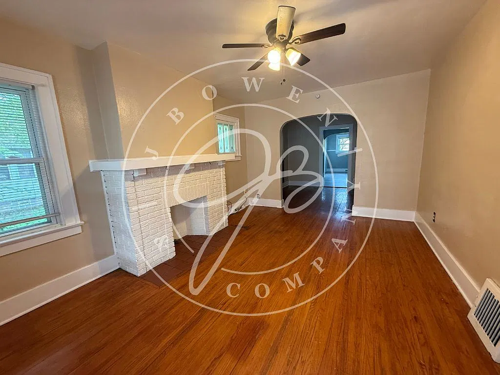 2 bed, 1.0 bath, 831 sqft, $1,100 — Photo 2