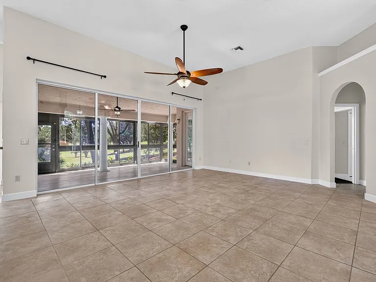118 W Magnolia Ave — Photo 10