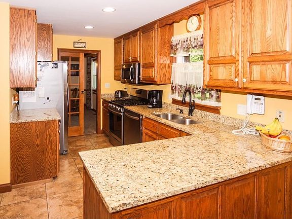 4th image of 6608 Saint James Dr