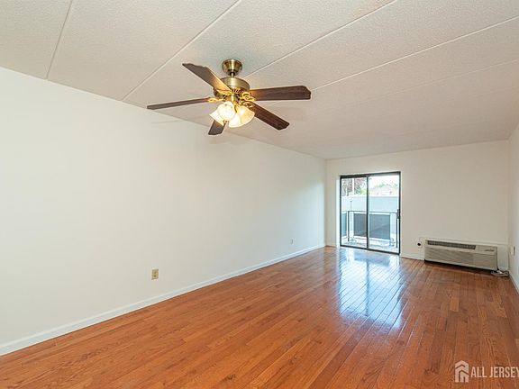 4th image of 5 Linden St APT 3J