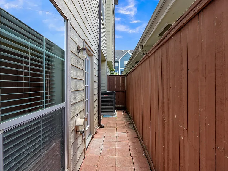 1701 Summer St — Photo 30