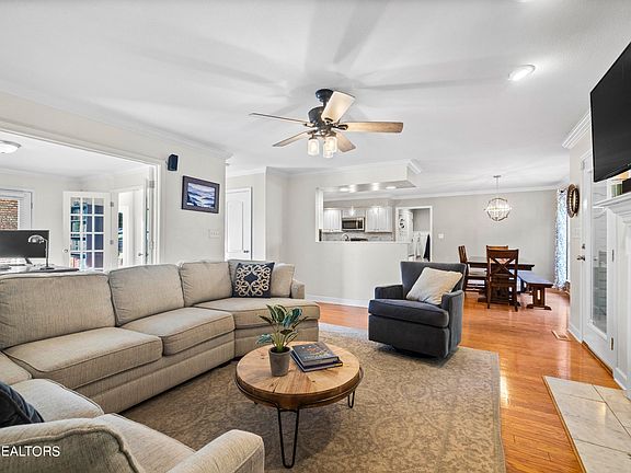 3rd image of 8623 Tobias Ln