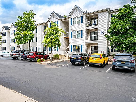 4th image of 1325 Waterford Dr