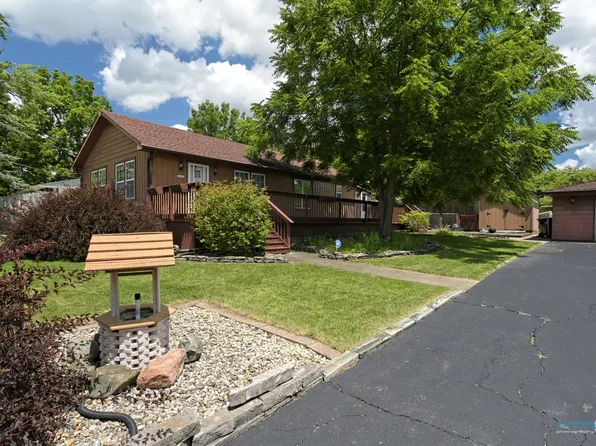 6N609 Salina Ave, Saint Charles, IL 60174