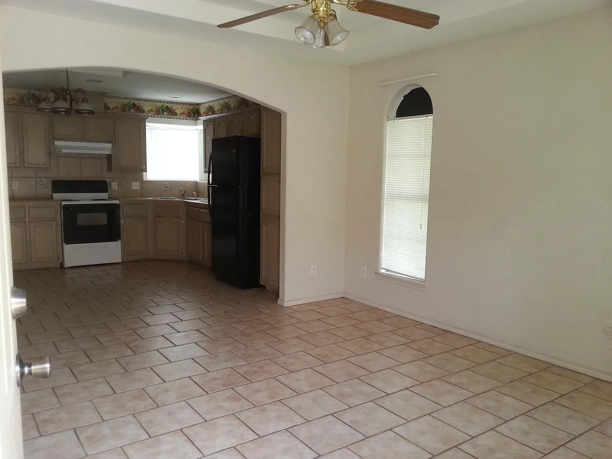 Building Photo - 1419 Acme Ln #4