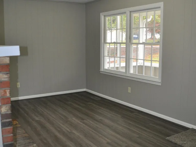 540 Owens Dr — Photo 2
