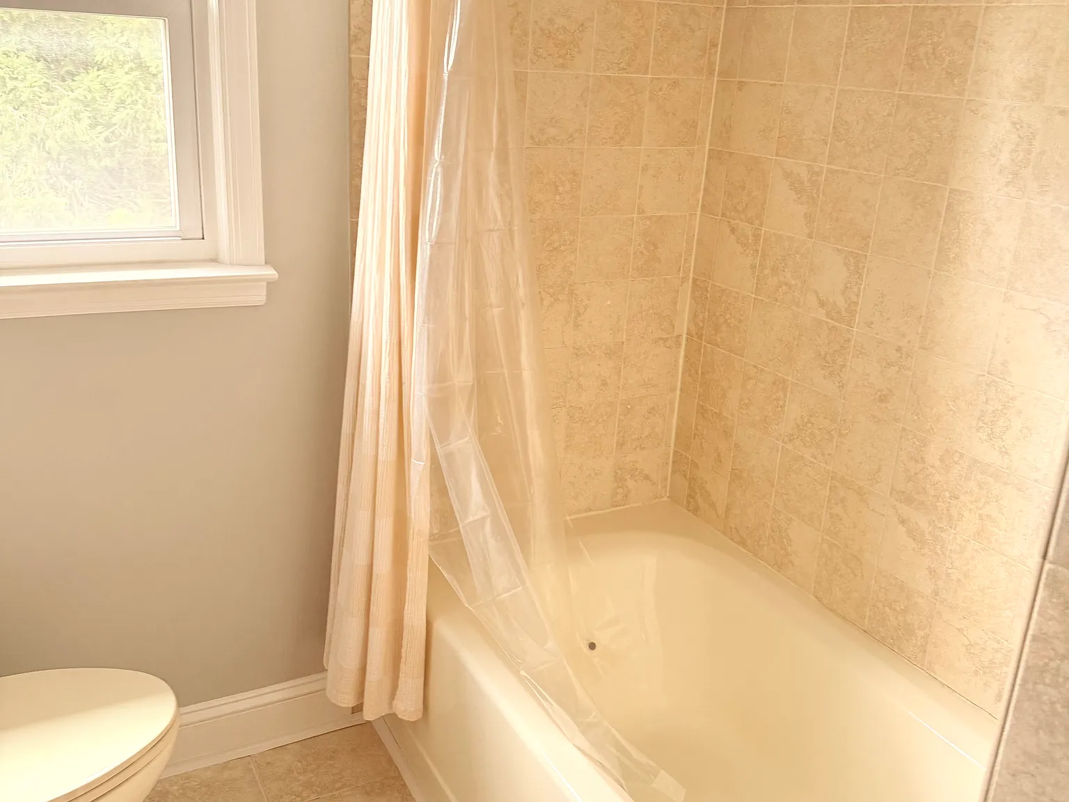 3 bed, 2520 sqft, $3,450 — Photo 3