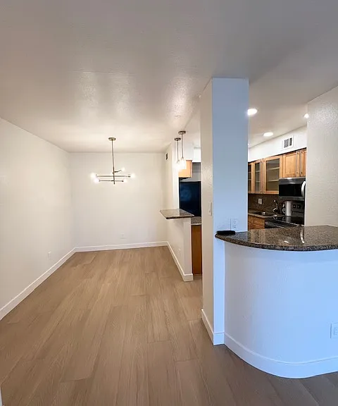 4410 N Longview Ave #220 — Photo 3