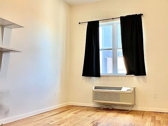 4th image of 36A Meserole St #3B