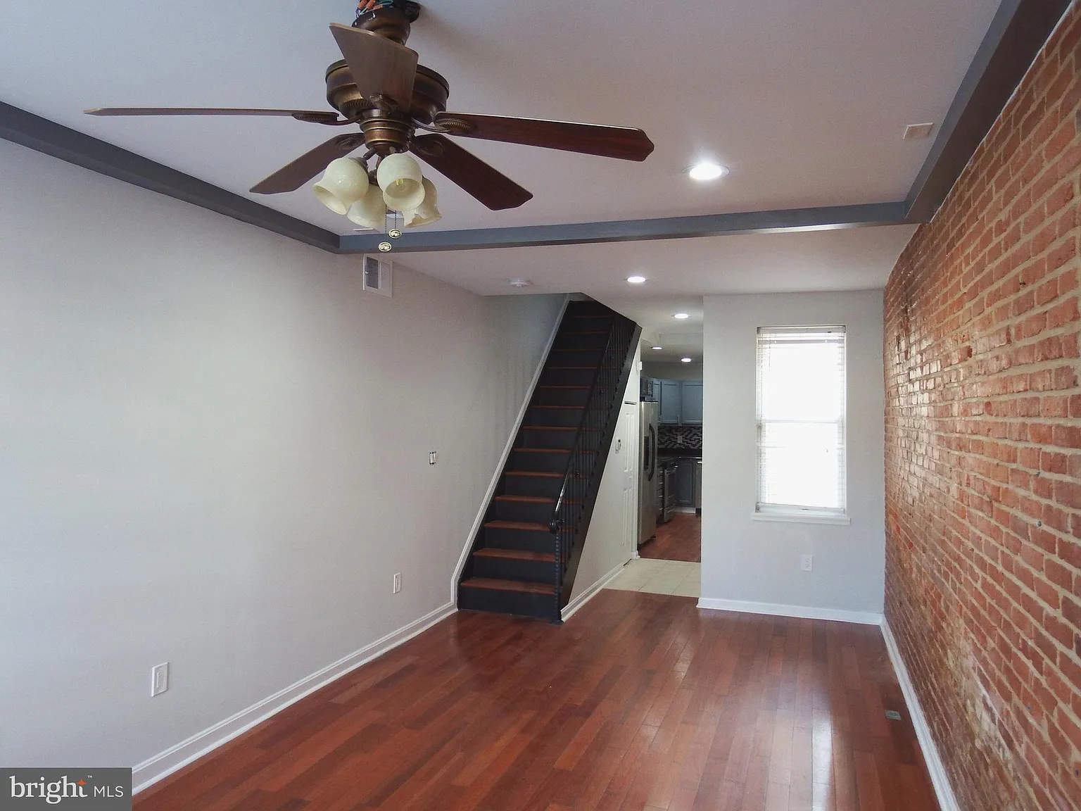 3 bed, 1950 sqft, $2,750 — Photo 3