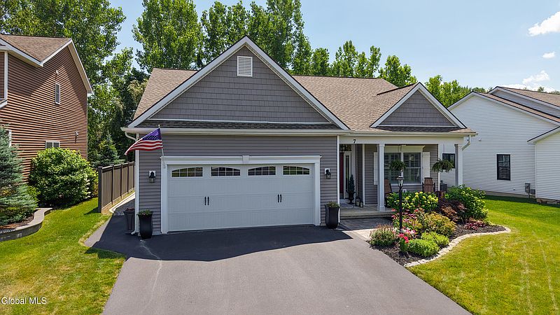 2nd image of 7 Woodlake Drive