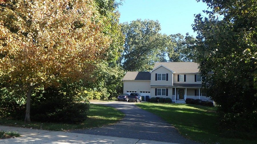 2nd image of 524 Wayside Rd