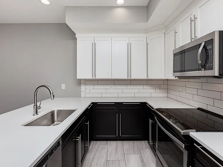 620 SE Westown Pkwy — Photo 12