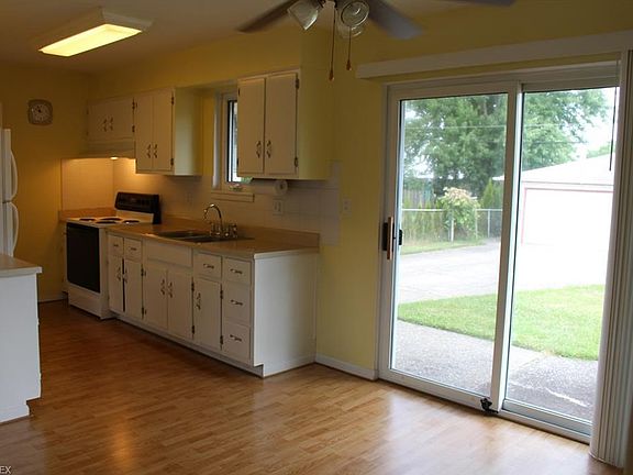3rd image of 3118 Nottingham Dr