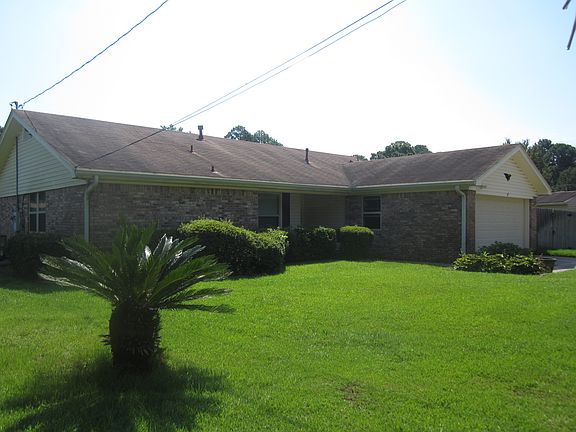 2nd image of 303 Willow Ct
