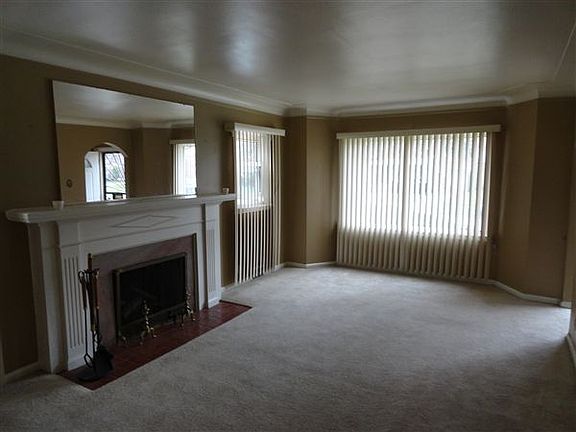 Living Room with fireplace