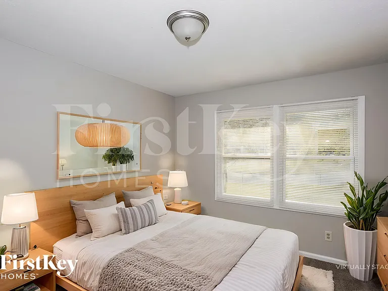 2330 Knight Dr — Photo 9
