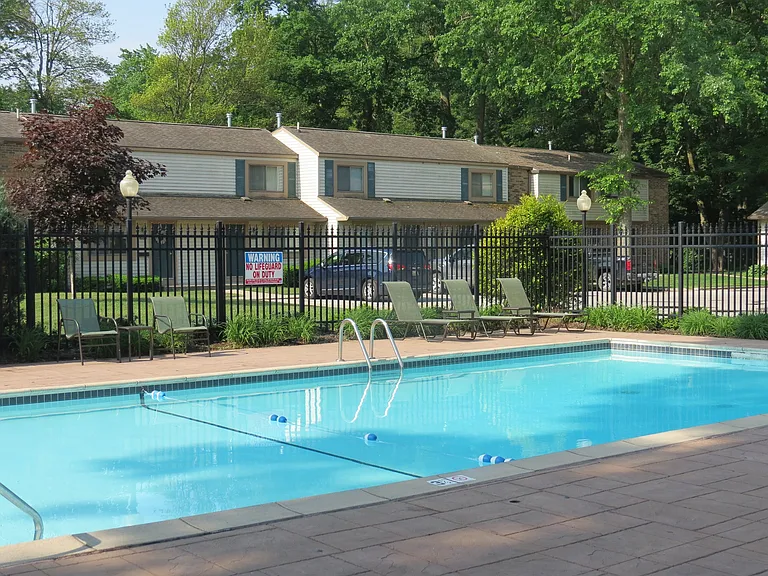 Forest Glen Townhomes — Photo 2