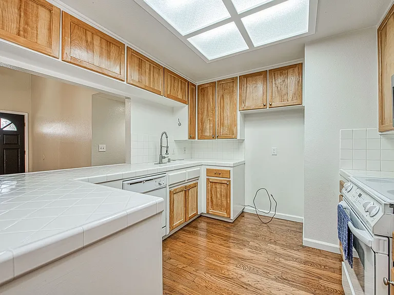 6053 N Mitre Ave — Photo 10
